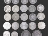 une image représentant une collection de pièces d'argent sur fond noir