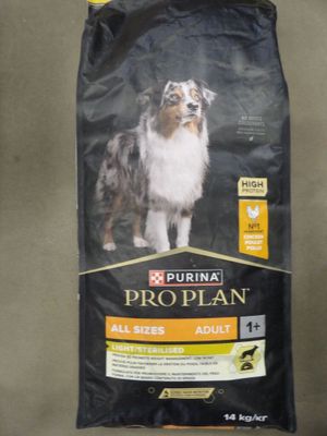 un sac de croquettes « Prop Plan » posé sur une table
