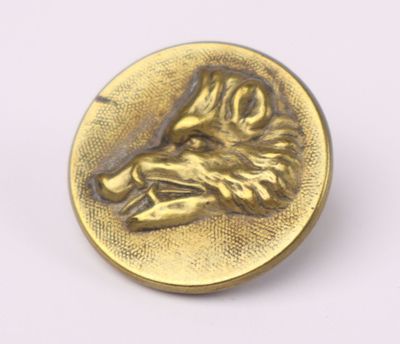 un gros plan d'une pièce d'or sur laquelle figure une tête de loup