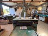 une image d'une machine se trouvant dans un atelier