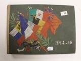 un livre sur lequel figurent l'image d'un cheval et des drapeaux