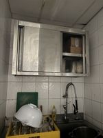 Trois meubles hauts en inox