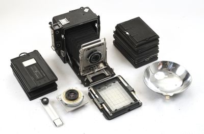 de nombreux types d'appareils photo sur la table