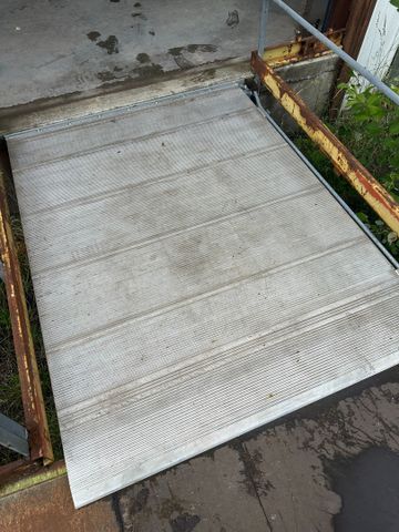 Pont aluminium type GBAS 2015, L : 200 environ, l : 130 environ, 