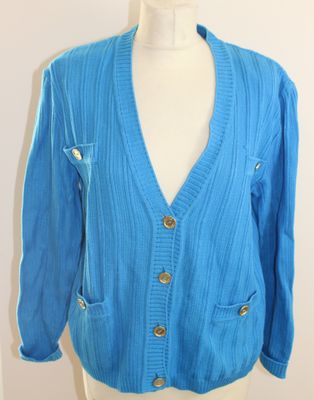 une photo d'un cardigan bleu sur un mannequin
