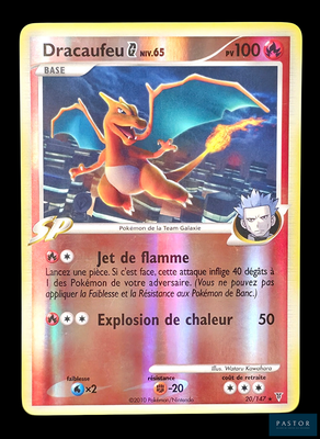 une image représentant une carte Pokémon sur laquelle figure un dragon