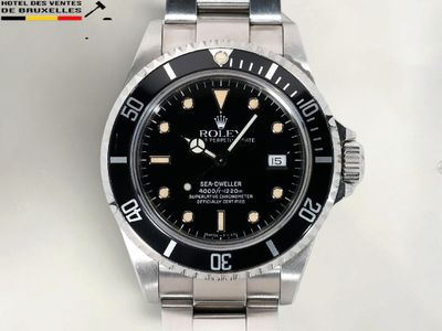 Montre Rolex Submariner avec cadran noir et lunette noire