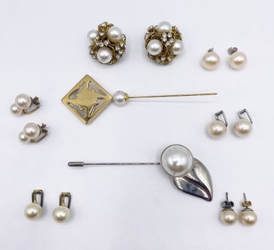 several pieces of jewelry including brooches, pins, and brooches