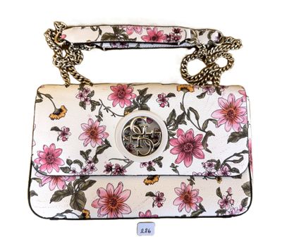 un sac à main blanc orné de fleurs roses et muni d'une chaîne dorée