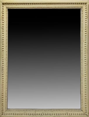 une image représentant un grand miroir avec un cadre doré et un fond noir
