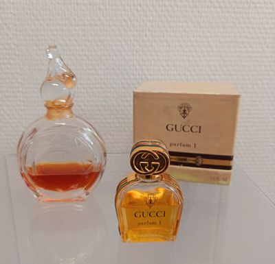 CARTIER Panthère Flacon en verre, bouchon figurant une panth…