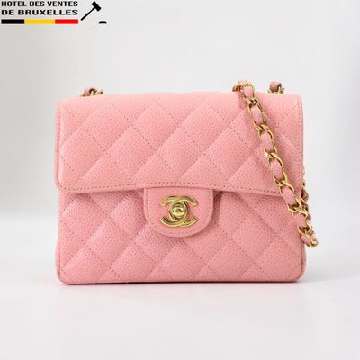 Mini sac à rabat Chanel en cuir d'agneau matelassé rose