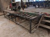 une photo d'une machine en train de travailler le bois