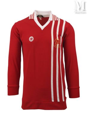 Mike ADAIR. Maillot N°9 du Cliftonville FC porté lors du 16è…