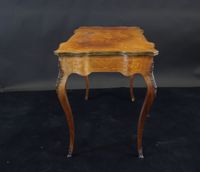 Bureau de dame en placage de noyer ouvrant par un tiroir en … (photo 6)