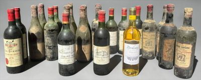 plusieurs bouteilles de vin sont alignées sur une table