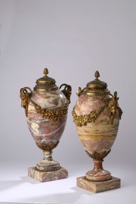 two vases that are sitting next to each other on a table