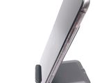 a cell phone that is sitting on a stand