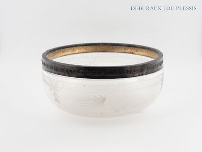 une image représentant un bol blanc à bord noir posé sur une surface blanche