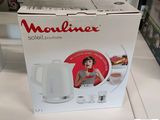 une boîte de cafetière Moulininex posée sur le plan de travail