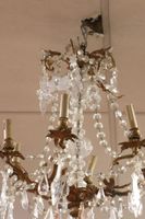 Lustre en bronze ciselé doré et pampilles en cristal moulé e… (photo 4)