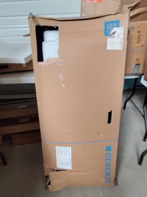 une boîte en carton posée sur un carton