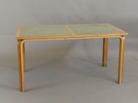MAGNUS OLESEN, Table rectangulaire en bois lamellé-courbé (h…