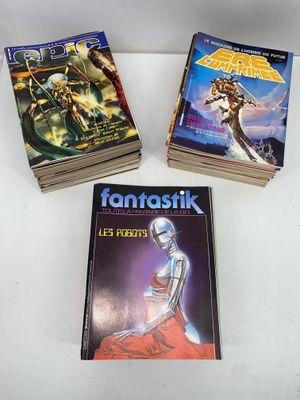 trois livres sont posés sur une table à fond blanc