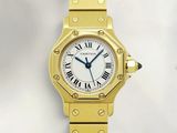 une image représentant une montre-bracelet en or avec des chiffres romains et un cadran blanc