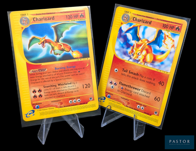 deux cartes Pokémon exposées sur un fond noir