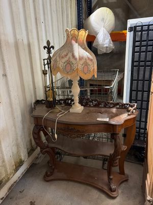 a table with a lamp on top of it in a room