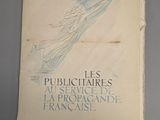 un livre sur lequel figure le dessin d'une femme volant dans les airs