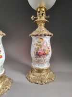 Paire de lampes à pétrole à fut en porcelaine polychrome à d… (photo 3)