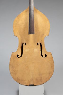 un objet en forme de violoncelle posé sur un support et doté d'un long manche