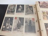 un livre avec des images de personnes et d'animaux