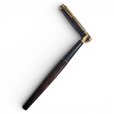 PARKER. Stylo à plume en or.