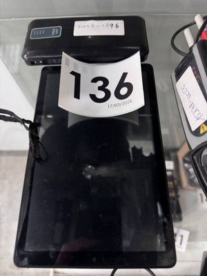 Un lot comprenant une tablette - Photo 1