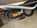a vacuum cleaner that is sitting under a desk