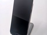 a cell phone that is sitting on top of a stand