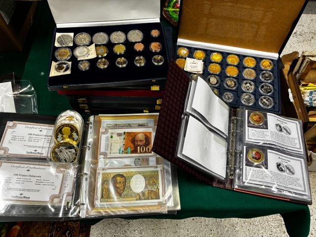 Important lot de collections de monnaie et de médailles commémora...