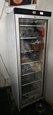 Une Vitrine Refrigeree Tefcold Declaree HS Dimensions : 59,5…