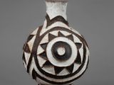 an image of a vase with a design on it