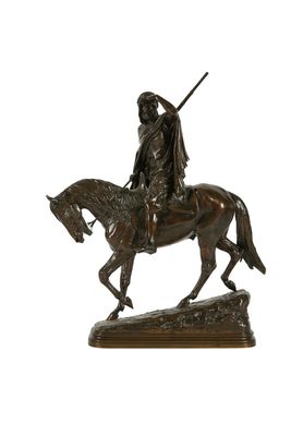 statue en bronze représentant un homme à cheval, une lance à la main