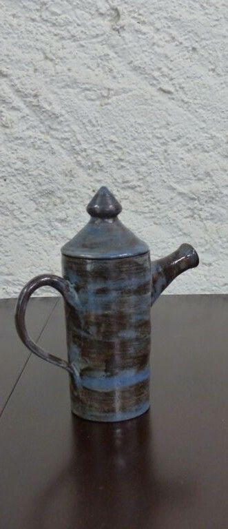Verseuse en céramique vernissée dans les tons bleus et marron H. vase : 20 cm Signé sous la base "LE METEZ à Pénestin"