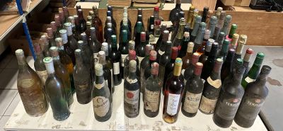 Important de bouteilles de vin et spiritueux : Bordeaux, Bou…