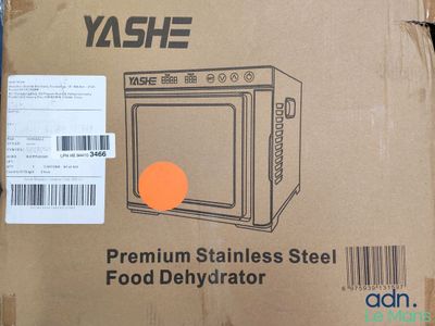 a box with a picture of a microwave inside of it