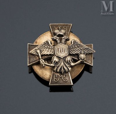 an image of a silver and gold medal with a eagle on it