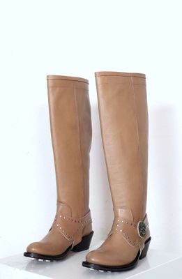 MARITHE ET FRANCOIS GIRBAUD. Paire de bottes style cow-boy e…