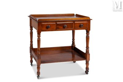 une image représentant une table en bois avec deux tiroirs et une étagère