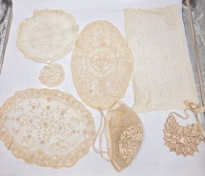 une feuille de papier sur laquelle figurent différents types de napperons
